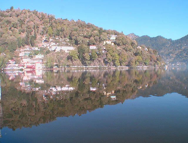 Nanital reflet du lac