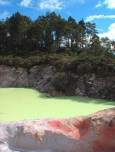 WaioTapu devil bath
