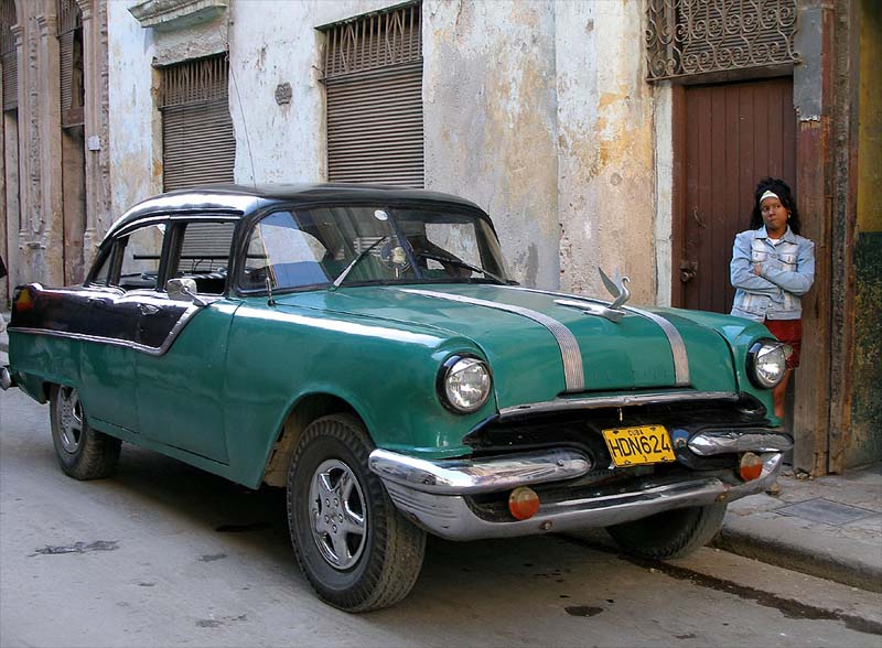 the_car_and_the_chicas