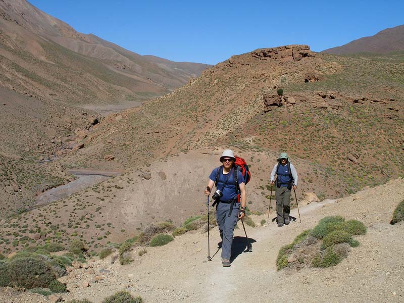 26-walk_along_the_river